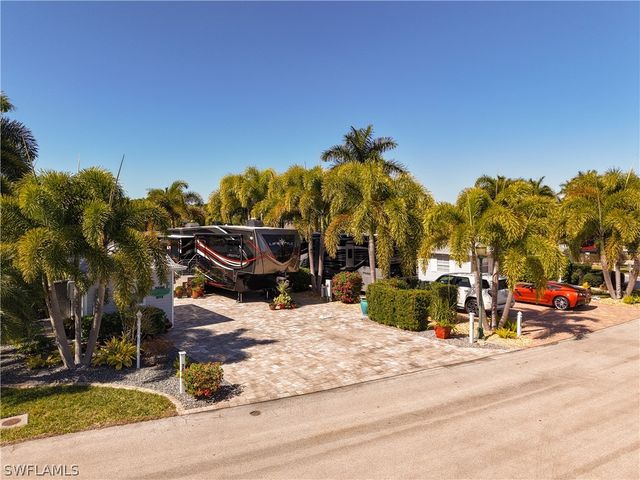 5696 Brightwood Dr., Fort Myers, FL 33905