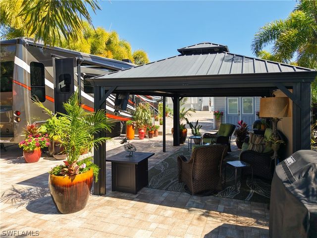 5696 Brightwood Dr., Fort Myers, FL 33905