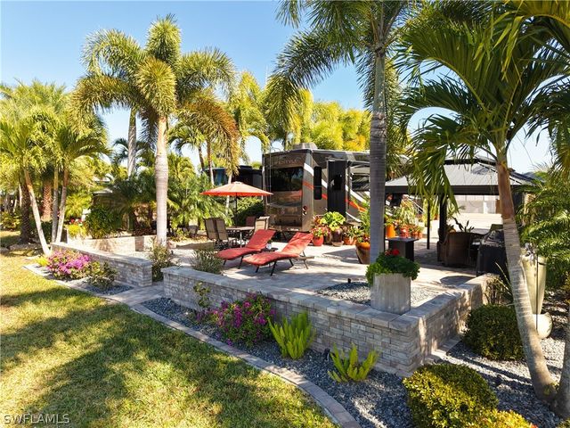 5696 Brightwood Dr., Fort Myers, FL 33905