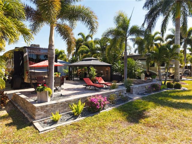 5696 Brightwood Dr., Fort Myers, FL 33905