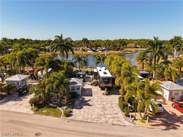 5696 Brightwood Dr., Fort Myers, FL 33905