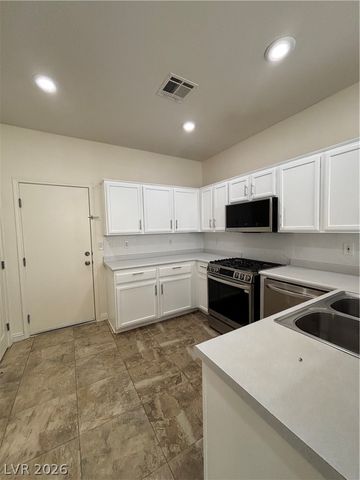8056 Imperial Treasure Street, Las Vegas, NV 89139