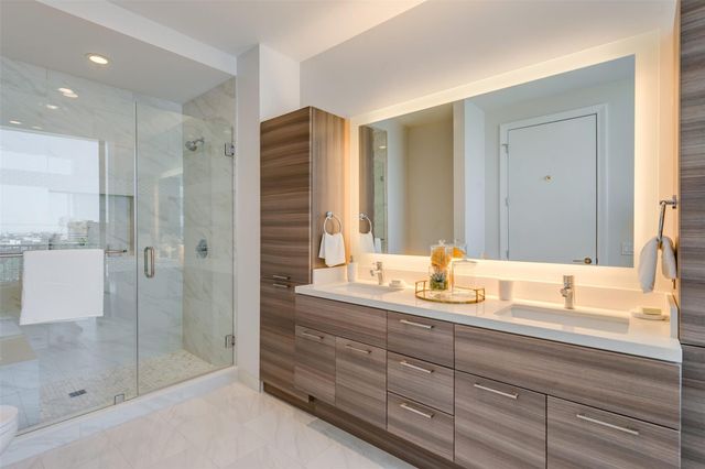 3333 Lake Street TH5, Houston, TX 77098