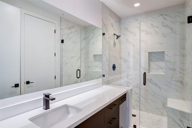 3333 Lake Street TH5, Houston, TX 77098