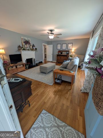 237 N Laurel Drive, Clarkesville, GA 30523