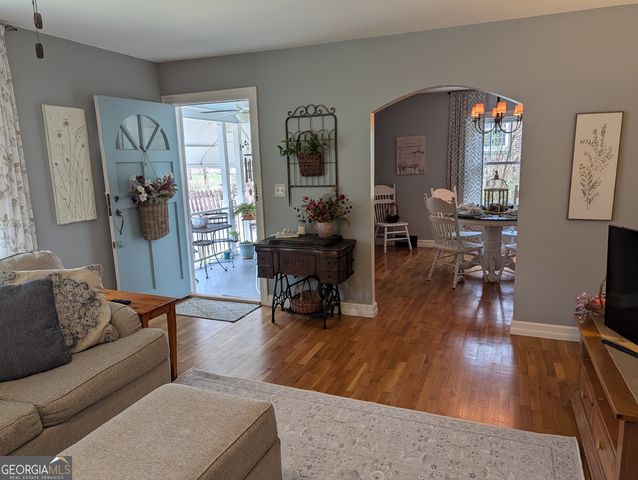 237 N Laurel Drive, Clarkesville, GA 30523