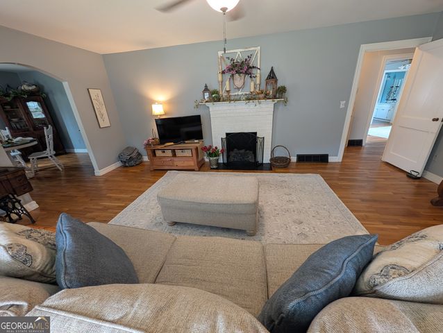 237 N Laurel Drive, Clarkesville, GA 30523