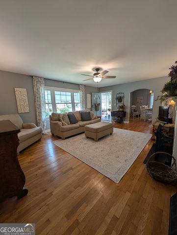 237 N Laurel Drive, Clarkesville, GA 30523