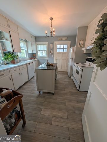 237 N Laurel Drive, Clarkesville, GA 30523