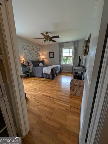 237 N Laurel Drive, Clarkesville, GA 30523