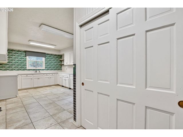 17601 S DICK Dr, Oregon City, OR 97045