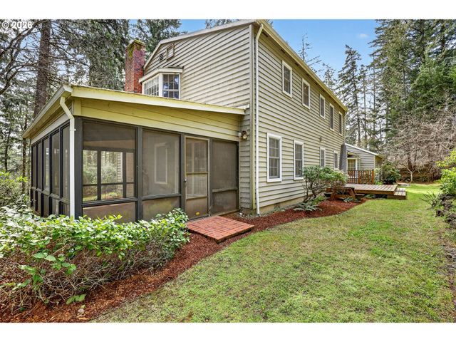 17601 S DICK Dr, Oregon City, OR 97045