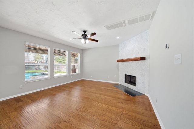 31 Harmony Hollow Court, The Woodlands, TX 77385