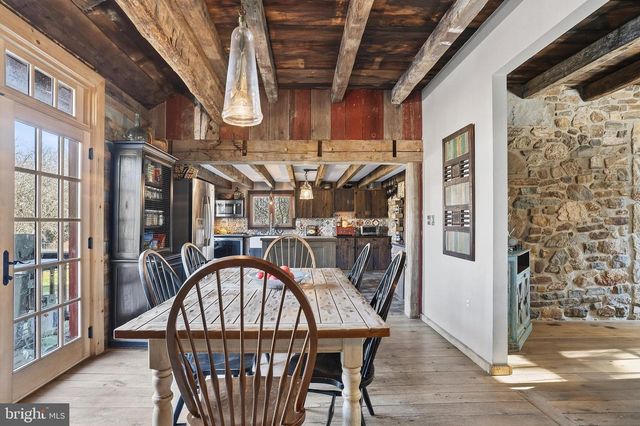 201 PINE SWAMP RD, Elverson, PA 19520