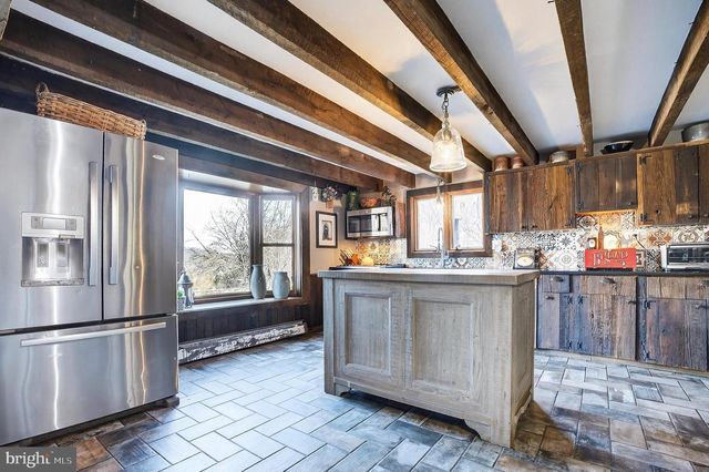 201 PINE SWAMP RD, Elverson, PA 19520