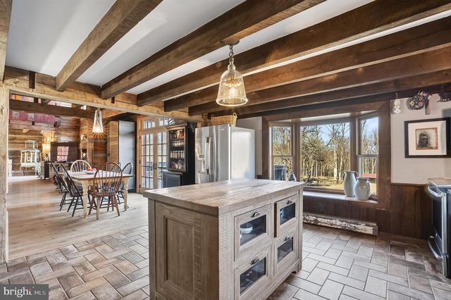 201 PINE SWAMP RD, Elverson, PA 19520