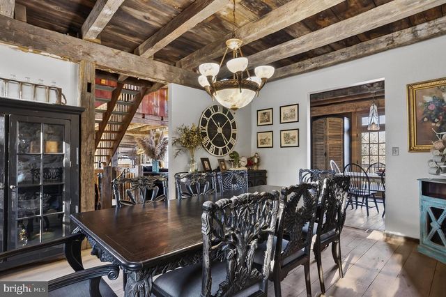 201 PINE SWAMP RD, Elverson, PA 19520