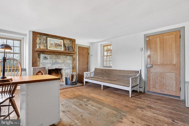 201 PINE SWAMP RD, Elverson, PA 19520