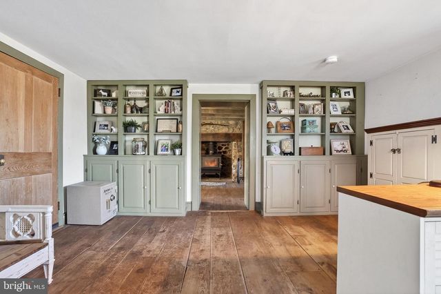 201 PINE SWAMP RD, Elverson, PA 19520