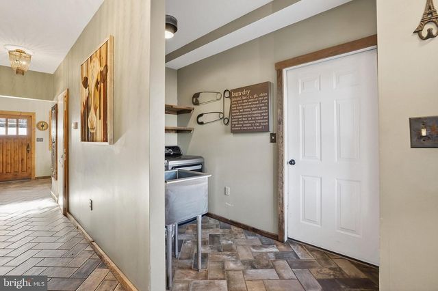 201 PINE SWAMP RD, Elverson, PA 19520