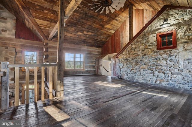 201 PINE SWAMP RD, Elverson, PA 19520