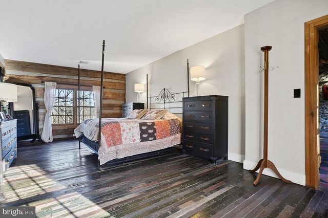 201 PINE SWAMP RD, Elverson, PA 19520