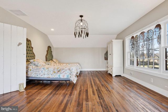 201 PINE SWAMP RD, Elverson, PA 19520