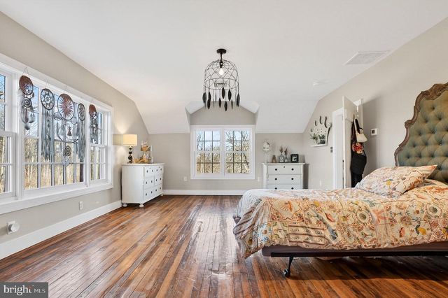 201 PINE SWAMP RD, Elverson, PA 19520