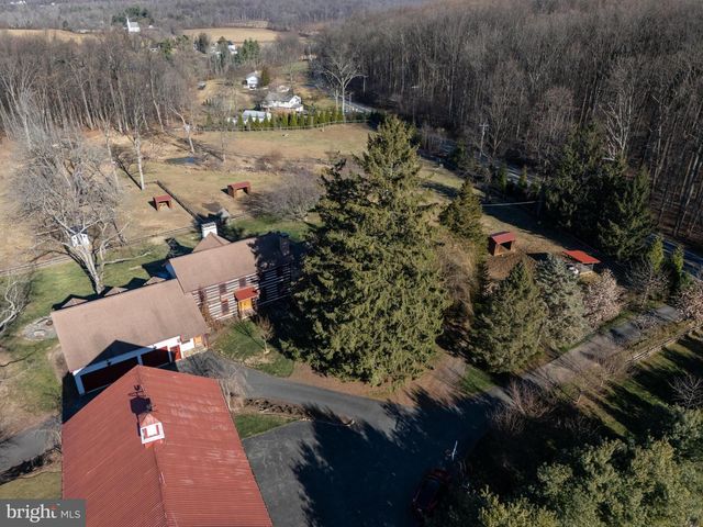 201 PINE SWAMP RD, Elverson, PA 19520