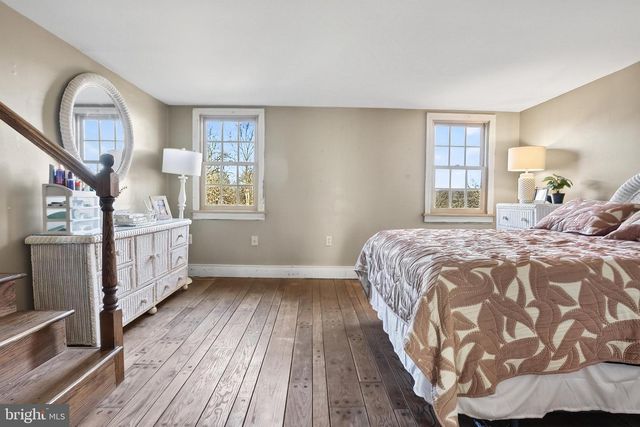 201 PINE SWAMP RD, Elverson, PA 19520