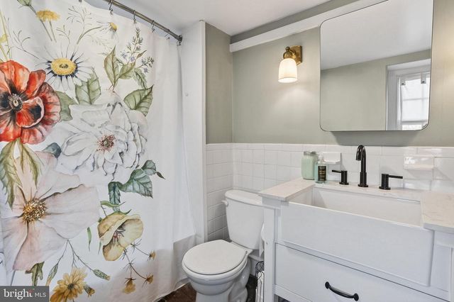 201 PINE SWAMP RD, Elverson, PA 19520