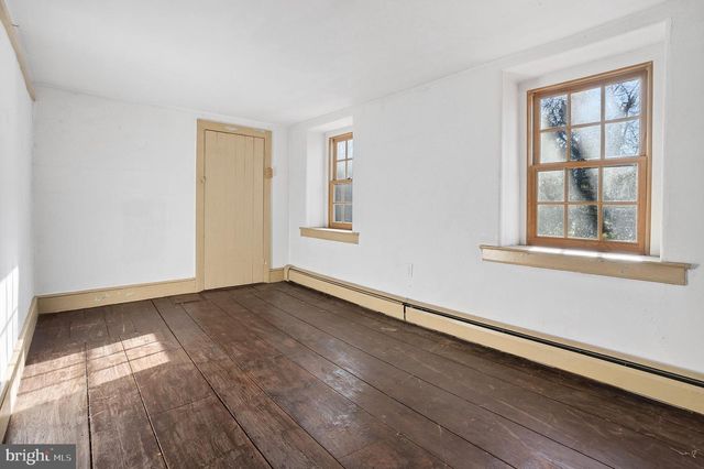 201 PINE SWAMP RD, Elverson, PA 19520