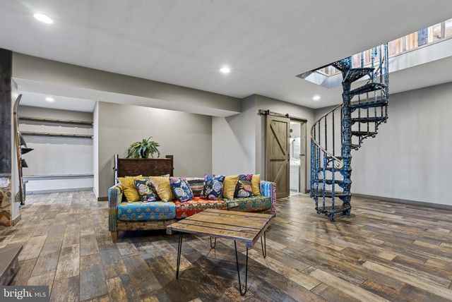 201 PINE SWAMP RD, Elverson, PA 19520