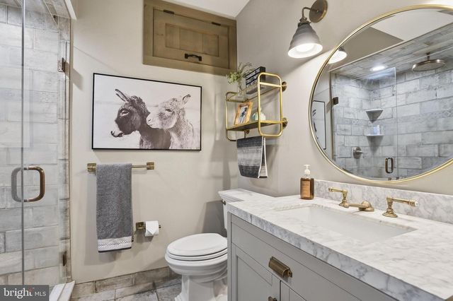 201 PINE SWAMP RD, Elverson, PA 19520