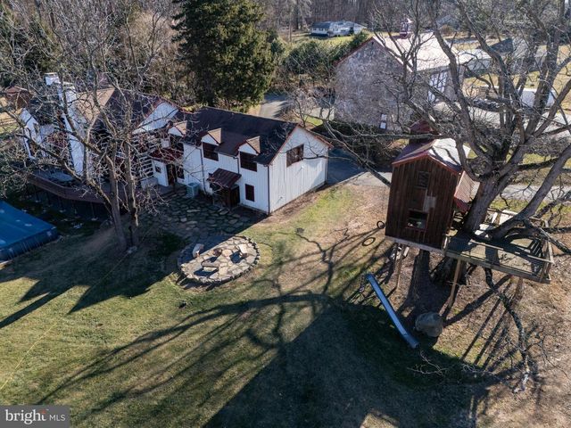 201 PINE SWAMP RD, Elverson, PA 19520