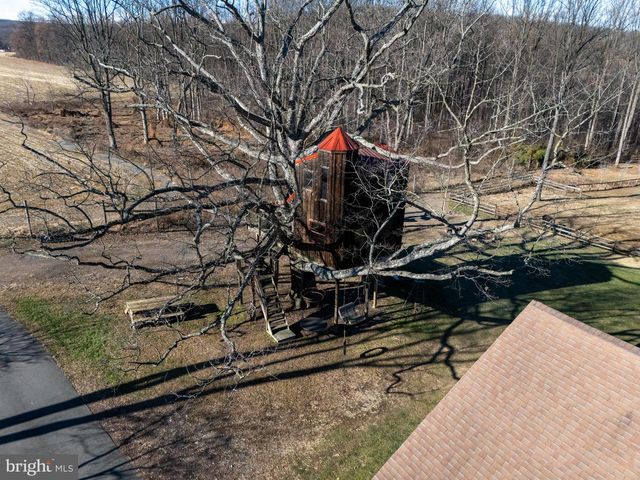 201 PINE SWAMP RD, Elverson, PA 19520