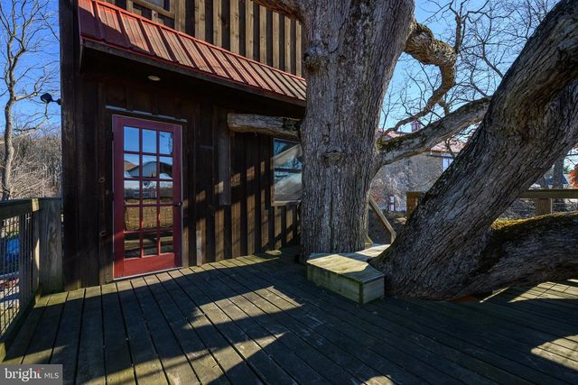 201 PINE SWAMP RD, Elverson, PA 19520