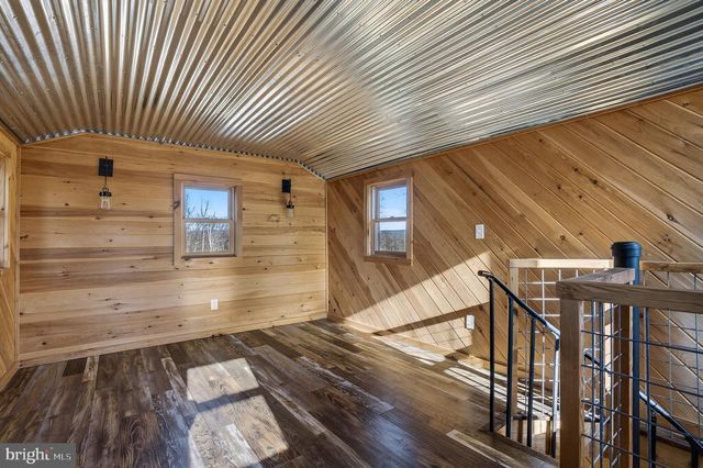 201 PINE SWAMP RD, Elverson, PA 19520