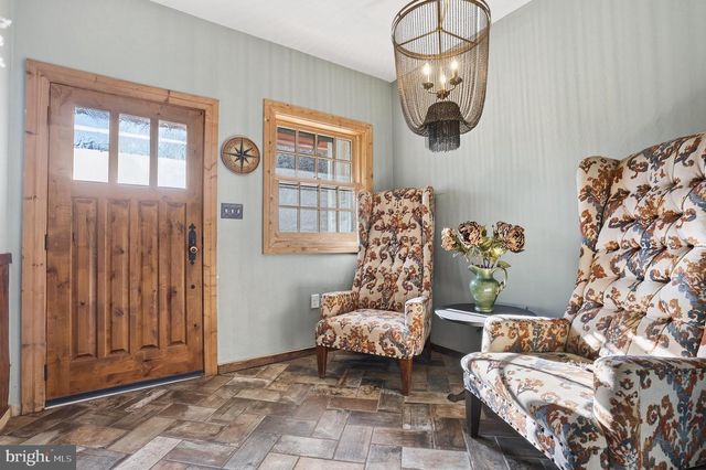 201 PINE SWAMP RD, Elverson, PA 19520