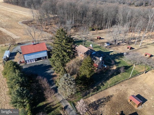 201 PINE SWAMP RD, Elverson, PA 19520