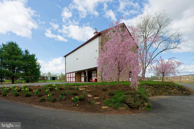 201 PINE SWAMP RD, Elverson, PA 19520