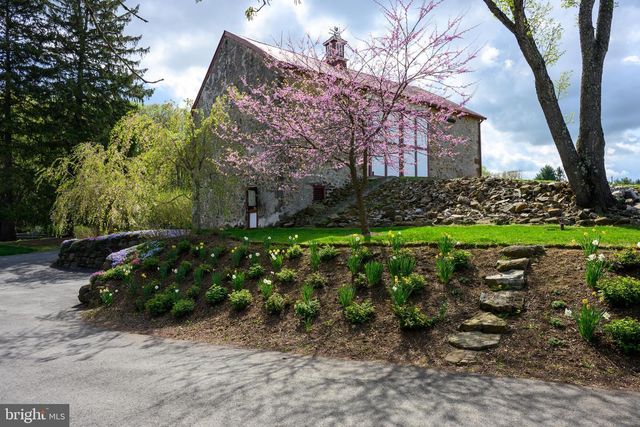 201 PINE SWAMP RD, Elverson, PA 19520