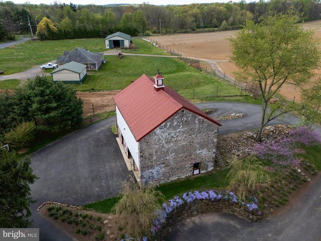 201 PINE SWAMP RD, Elverson, PA 19520