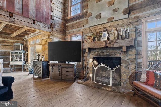 201 PINE SWAMP RD, Elverson, PA 19520