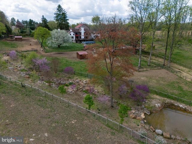 201 PINE SWAMP RD, Elverson, PA 19520