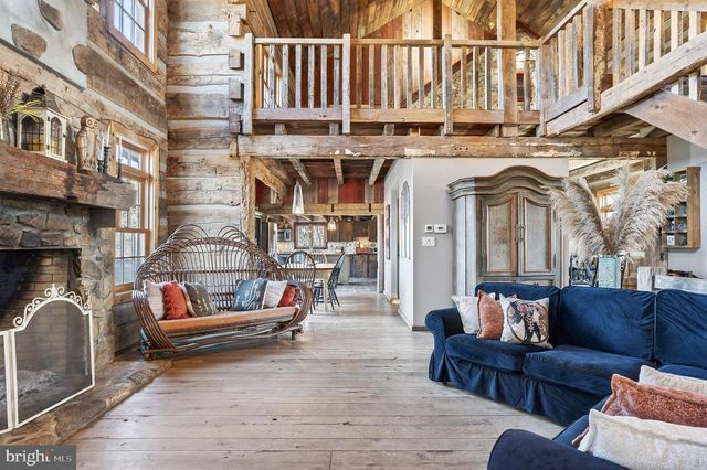 201 PINE SWAMP RD, Elverson, PA 19520