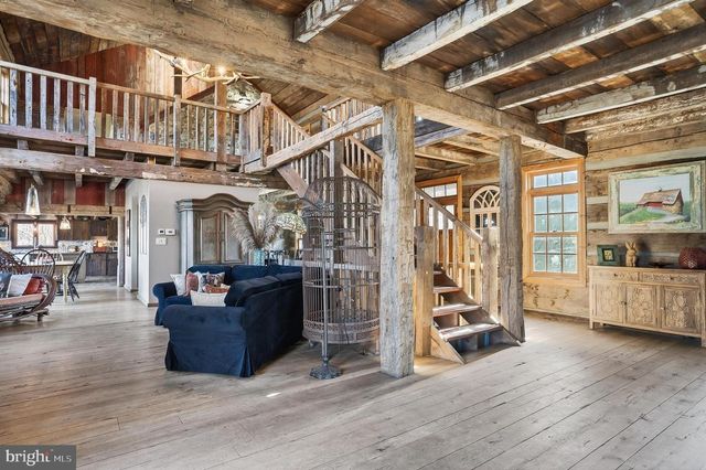 201 PINE SWAMP RD, Elverson, PA 19520