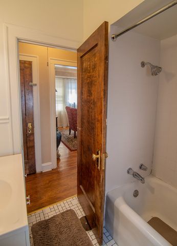 7741 S CHAPPEL Avenue, Chicago, IL 60649