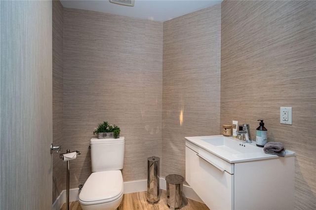 17111 Biscayne Boulevard 2105 + 1 BOAT SLIP, North Miami Beach, FL 33160