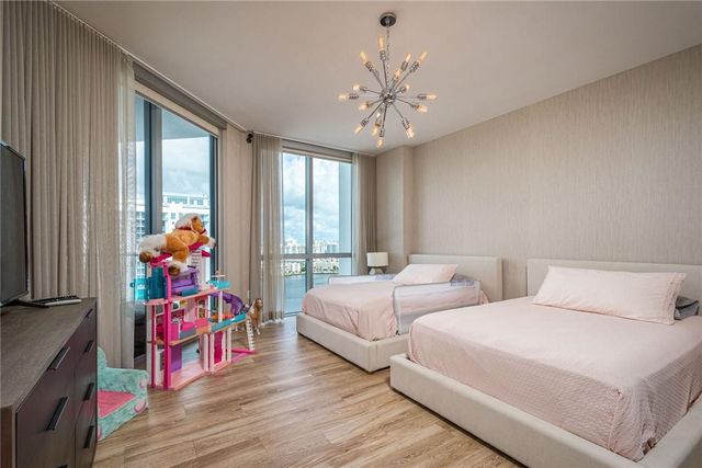 17111 Biscayne Boulevard 2105 + 1 BOAT SLIP, North Miami Beach, FL 33160